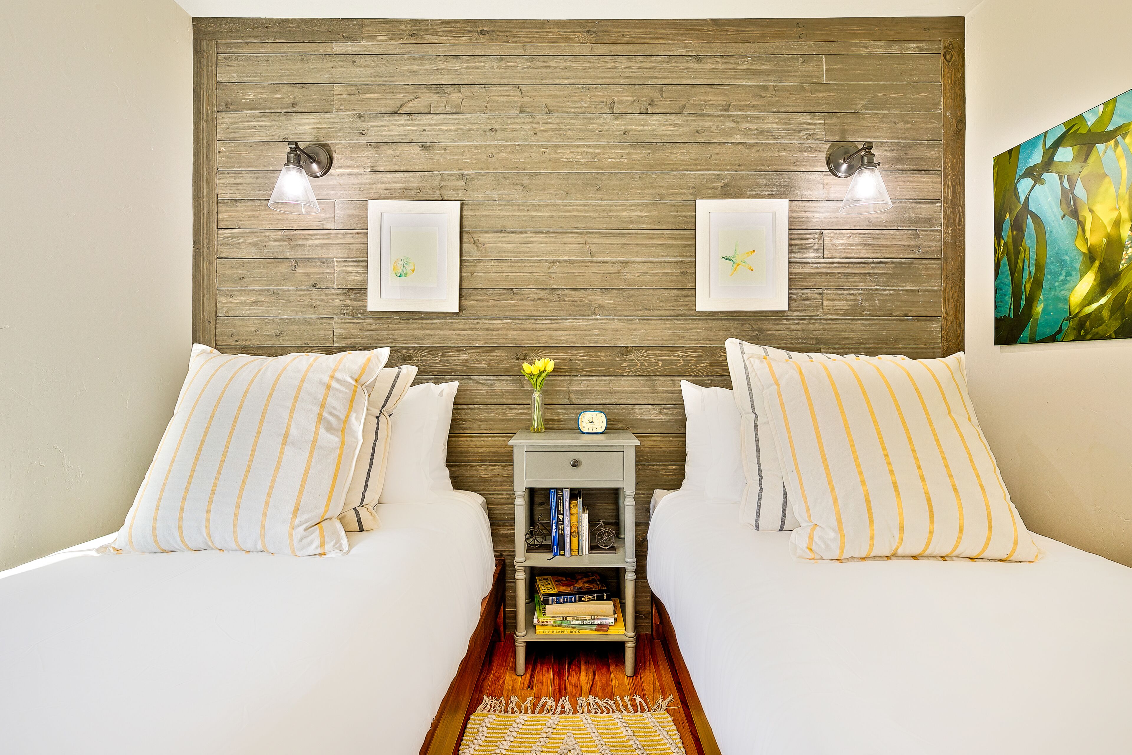 2 bedrooms, iron/ironing board, internet, bed sheets