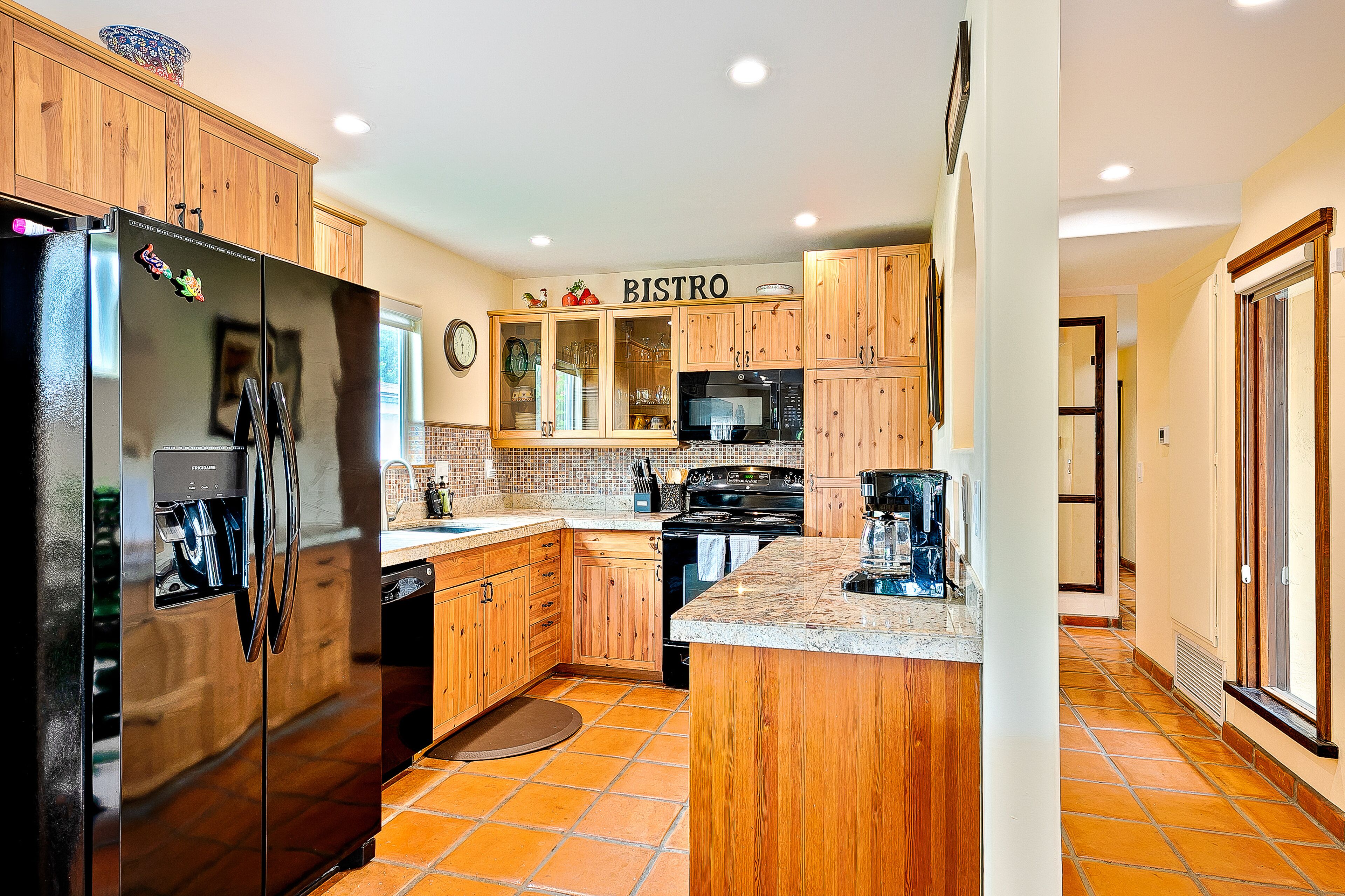 雪櫃、微波爐、焗爐、爐具