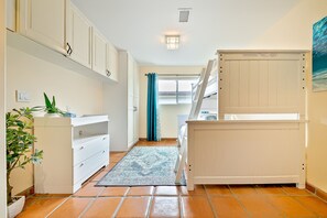 2 chambres, fer et planche à repasser, accès au Wi-Fi (inclus)