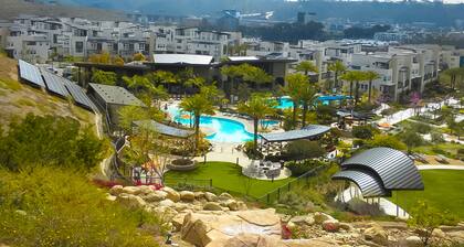 Sunny City Living Dog-friendly condo with office - pool, hot tub, and fitness center