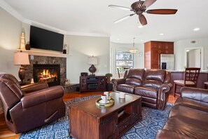 Smart TV, fireplace, stereo