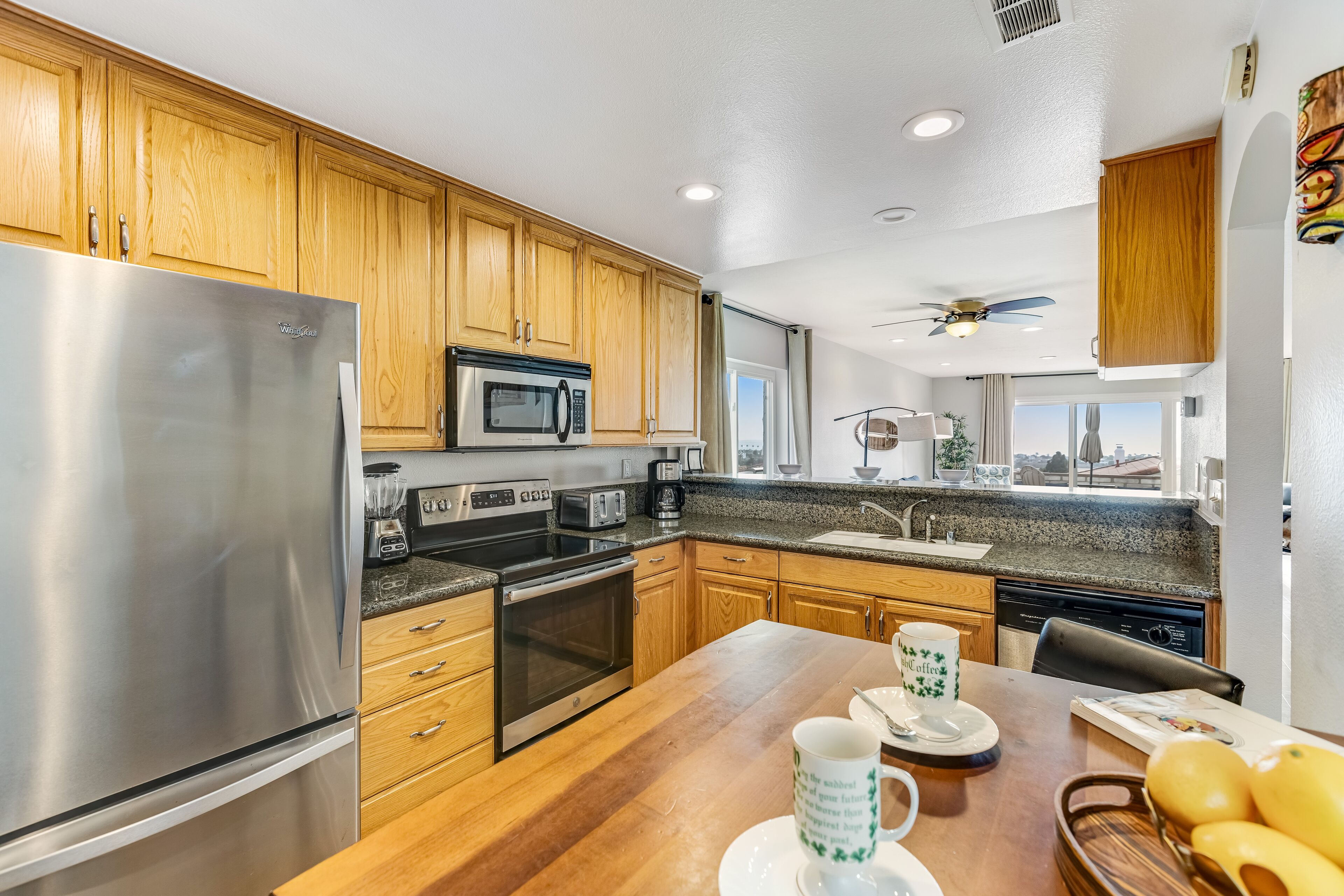 雪櫃、微波爐、焗爐、爐具