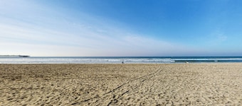 Robert's Cottage 16 Historic beach cottage w/full kitchen & free wifi, steps from the beach