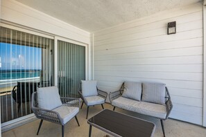 Terrace/patio - Shoreline Hideaway Coastal Comfort Meets San Diego Cool—Steps from the Ocean. Stunning Views (San Diego)