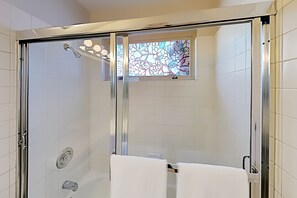 Douche, serviettes fournies