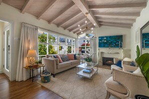 Téléviseur, foyer, lecteur de DVD