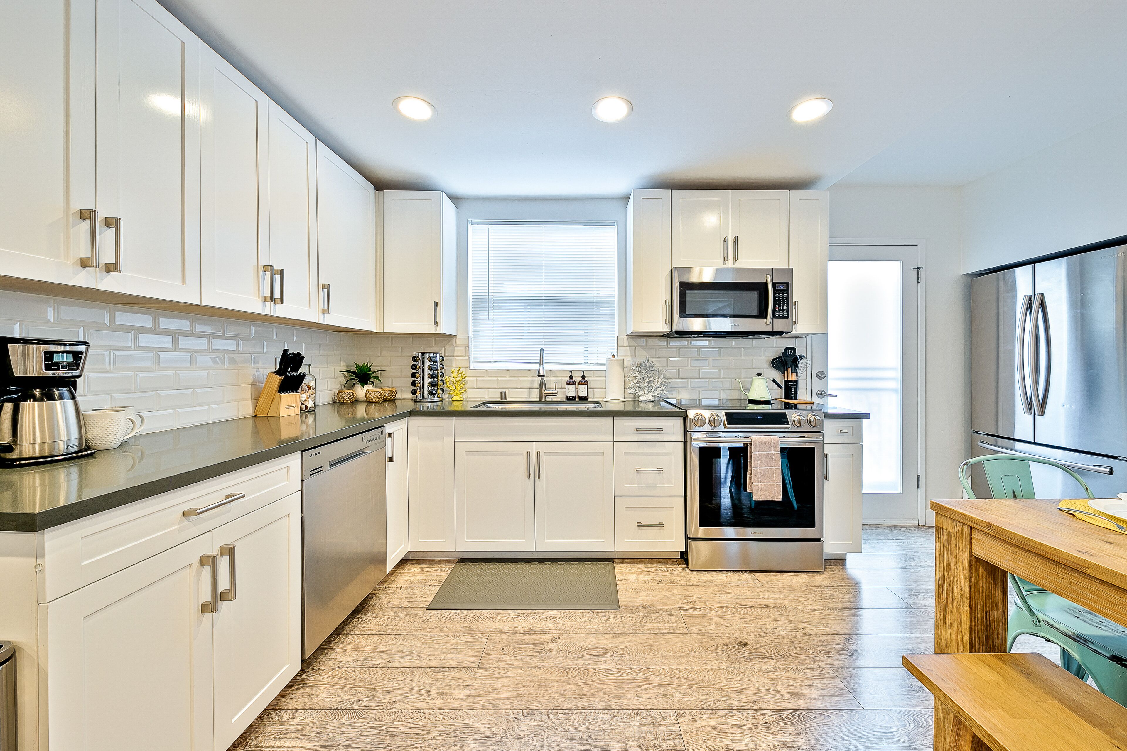 冰箱、微波炉、烤箱、炉灶