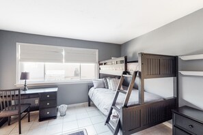 3 bedrooms, iron/ironing board, free WiFi, bed sheets