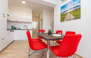 Réfrigérateur, plaque de cuisson, lave-vaisselle