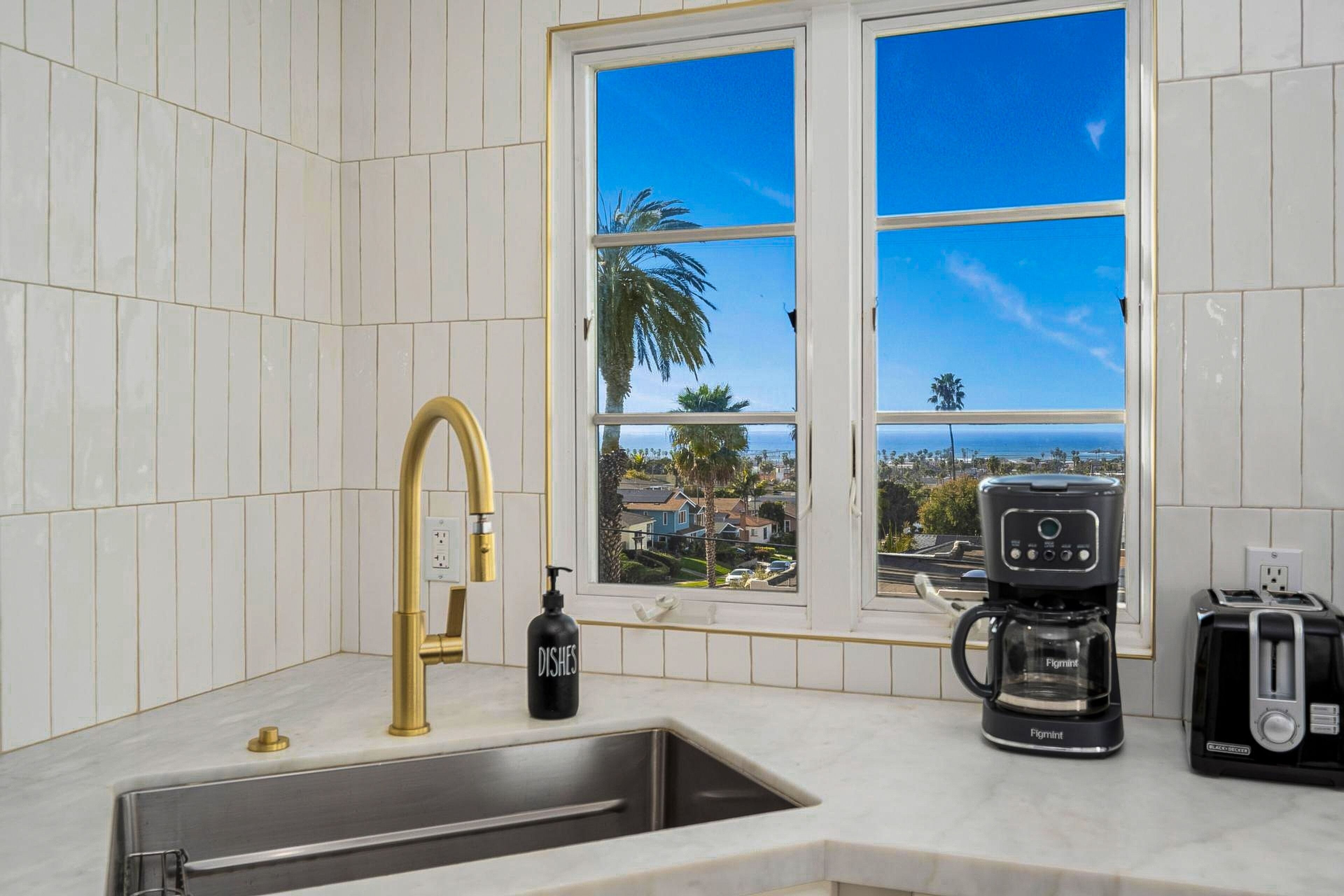 冰箱、微波炉、烤箱、炉灶