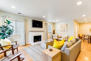 Smart TV, table tennis