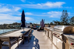 تناول الطعام بالخارج