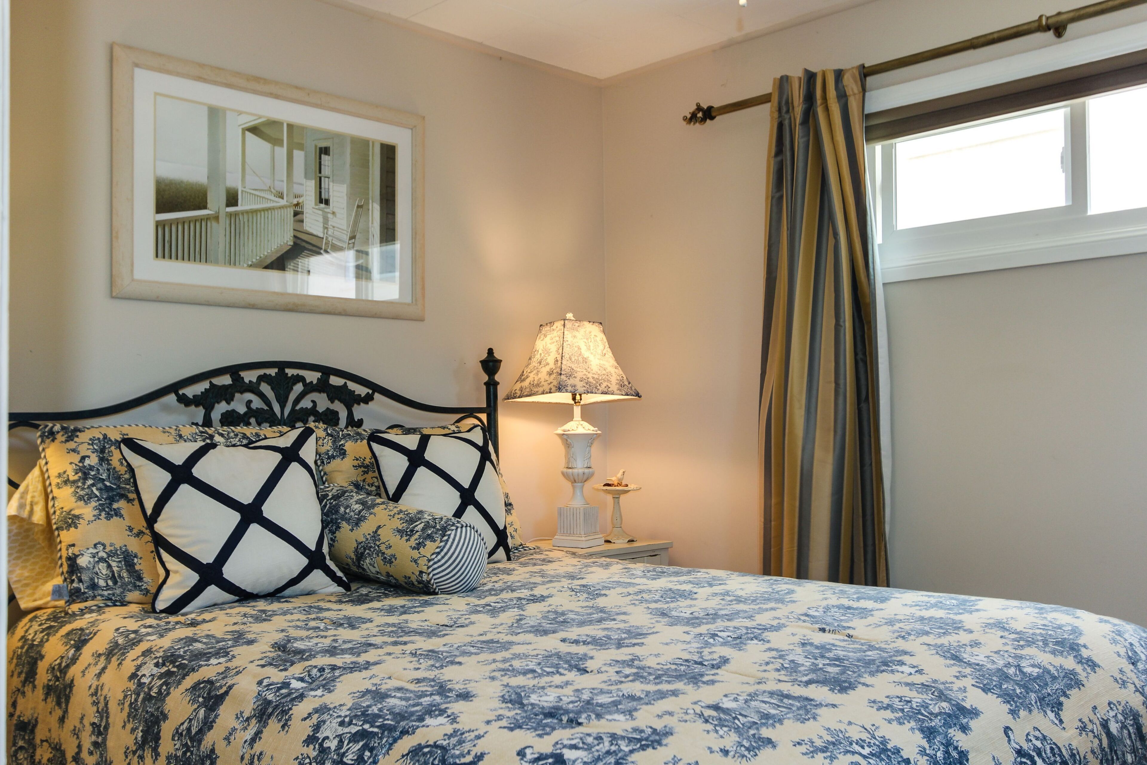 1 bedroom, iron/ironing board, Internet, bed sheets