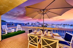 تناول الطعام بالخارج