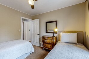 3 chambres, fer et planche Ă repasser, accĂšs Ă Internet, literie fournie