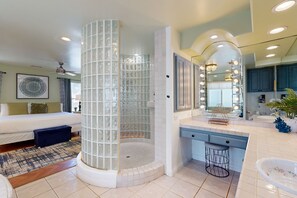 3 chambres, bureau, fer et planche à repasser, accès au Wi-Fi (inclus)