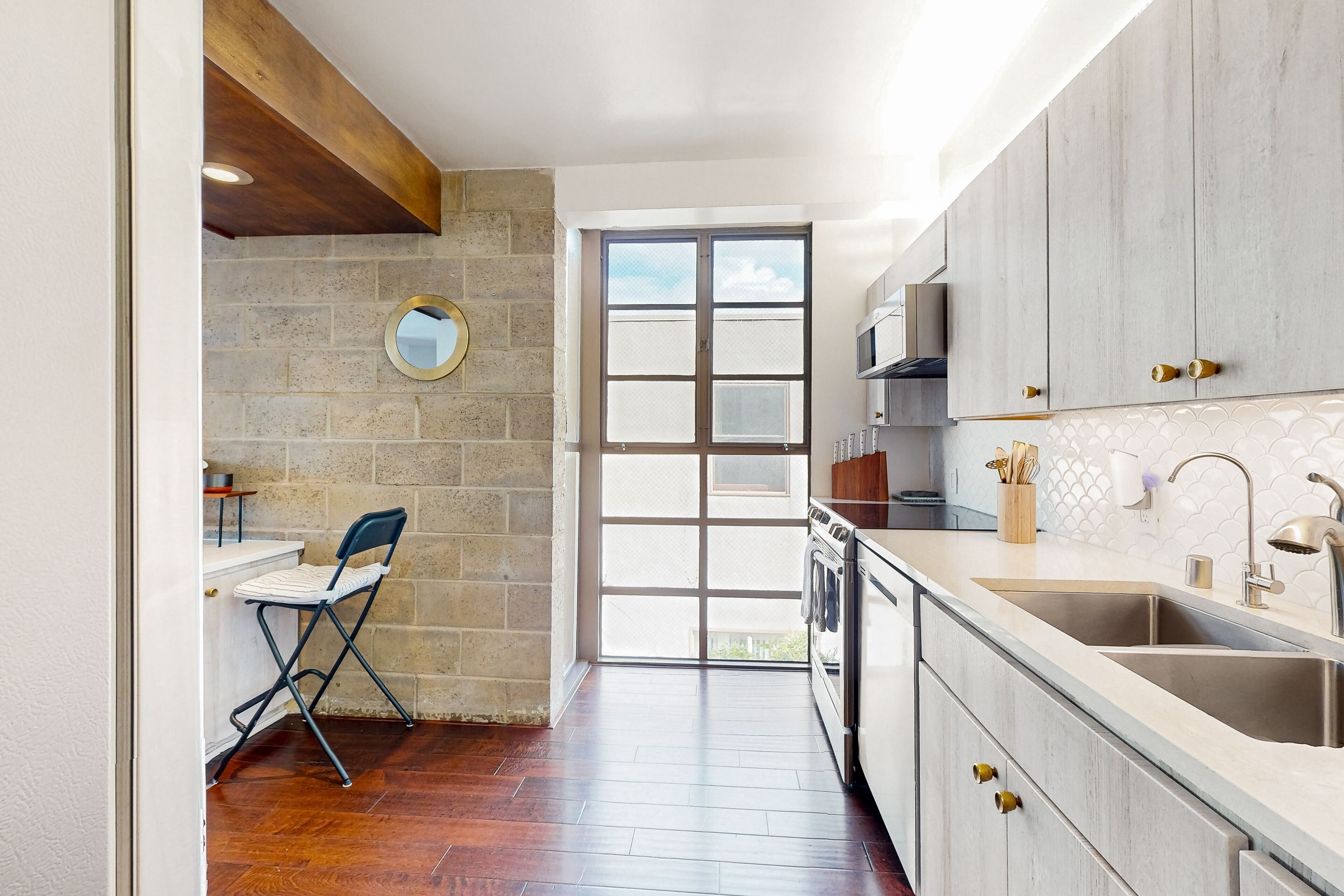 ثلاجة، ميكروويف، فرن، موقد طهي مسطح