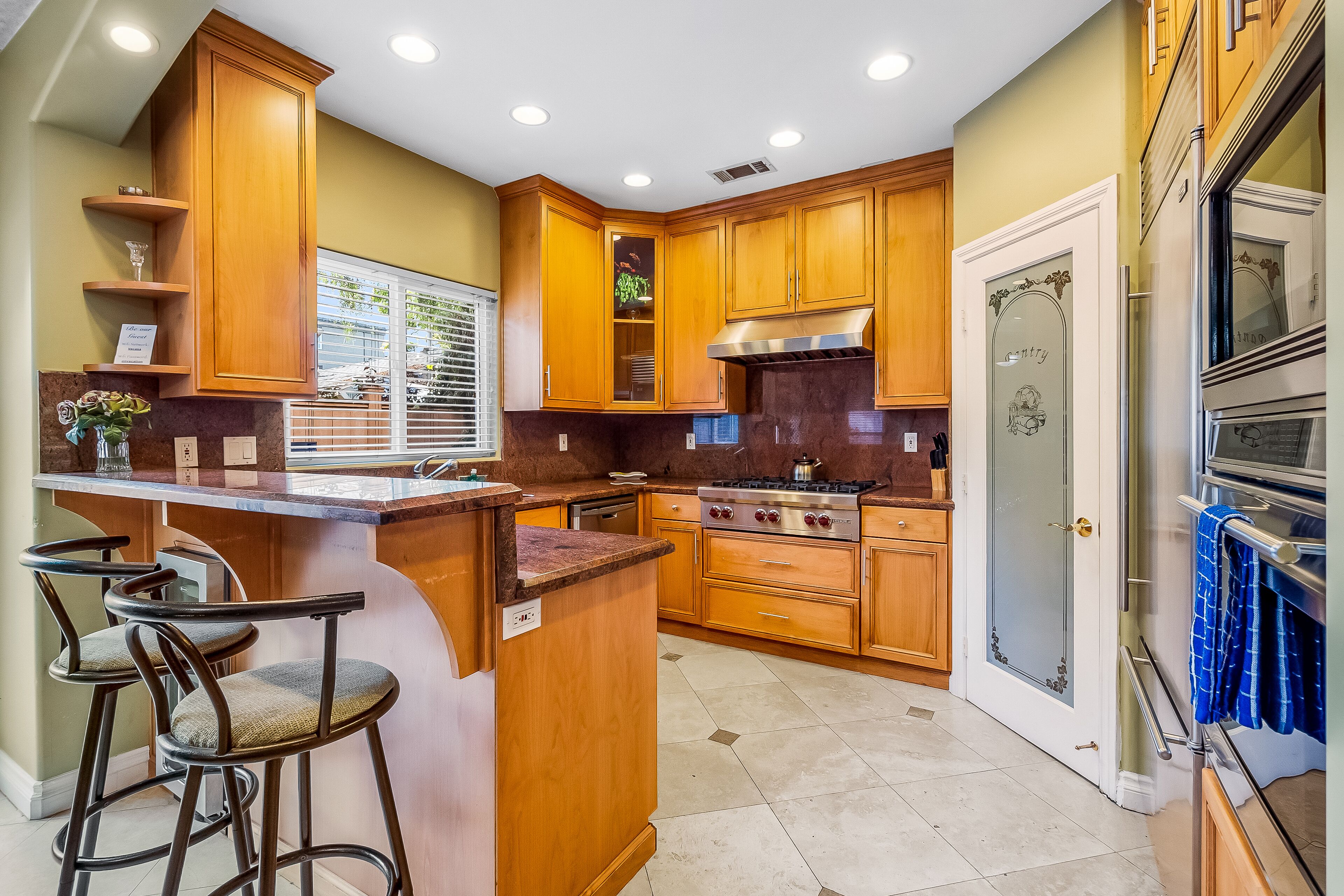 雪櫃、微波爐、焗爐、爐具