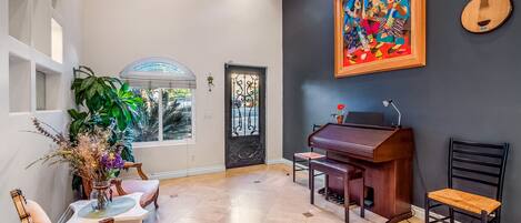 المنشأة من الداخل