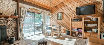 Comfy condo with Mountain View’s and big deck