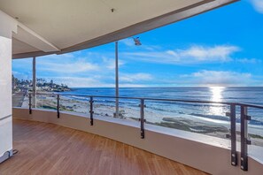 Property grounds - Escape to Neptune Beachfront (La Jolla)
