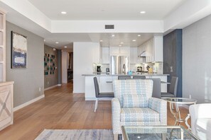 Interior - Escape to Neptune Beachfront (La Jolla)