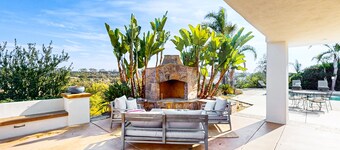 Canyon Paradise Spacious & Luxurious Retreat w/Unforgettable Views, Private Pool-close to Hiking