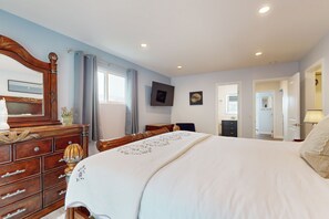 4 bedrooms, iron/ironing board, free WiFi, bed sheets