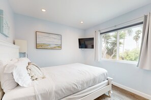 4 bedrooms, iron/ironing board, free WiFi, bed sheets