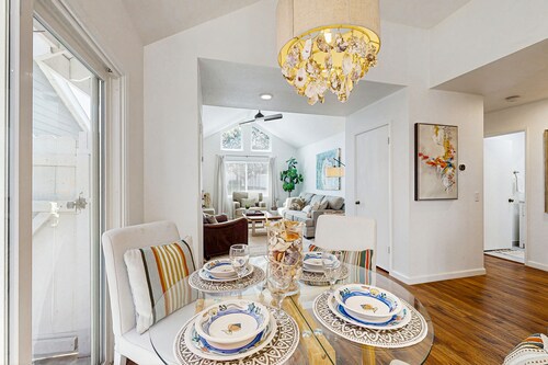 Carlsbad Bluewater Breeze Beach Getaway with Furnished Patio & Full Kitchen + Shared Pool & Spa