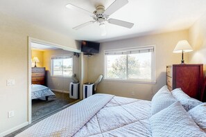 1 bedroom, iron/ironing board, free WiFi, bed sheets