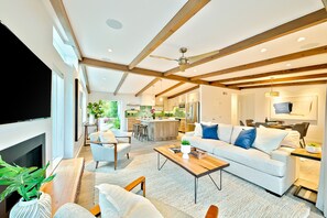 Téléviseur, foyer, table de ping-pong