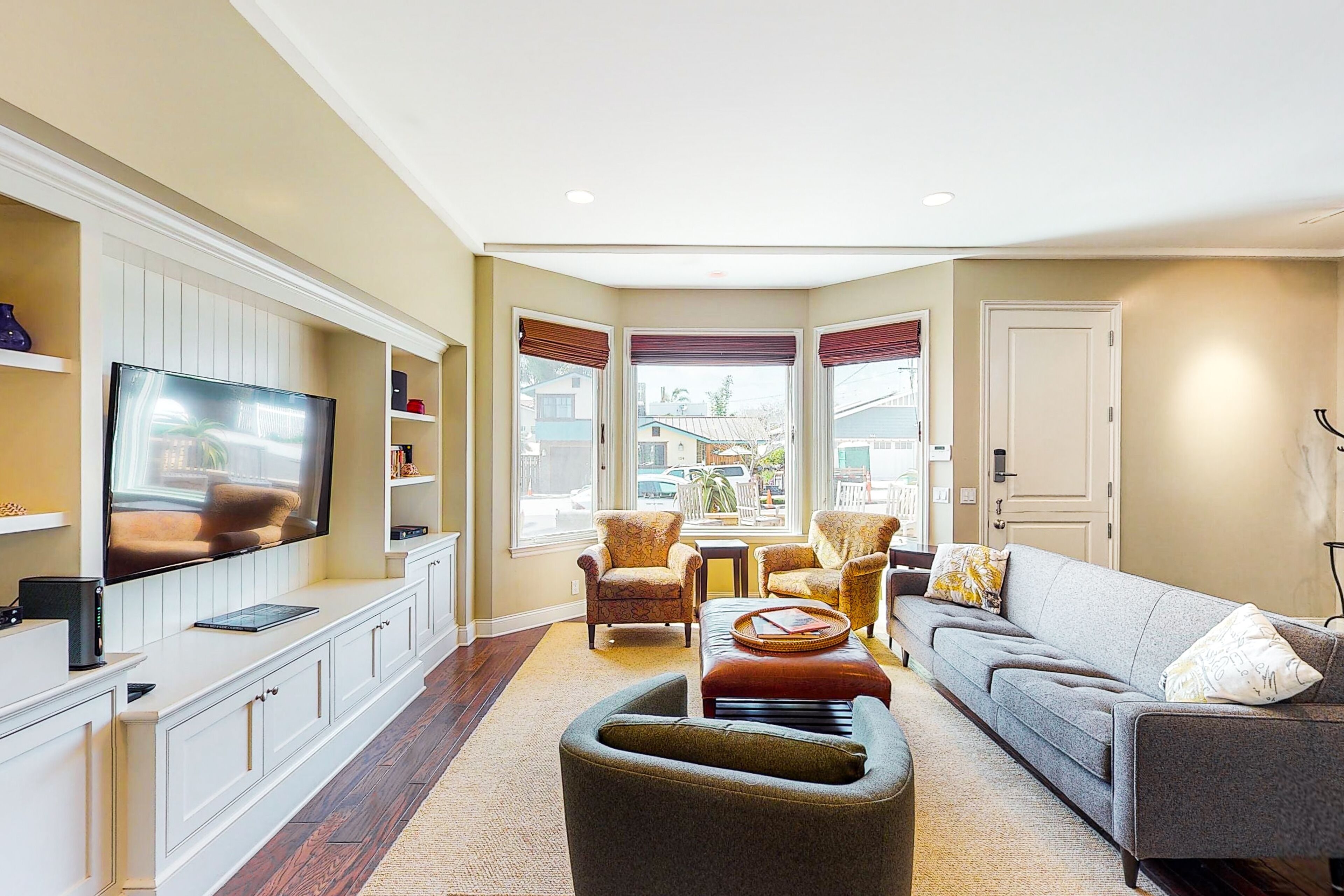 TV, DVD-spiller og bøker