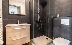 Douche, sèche-cheveux