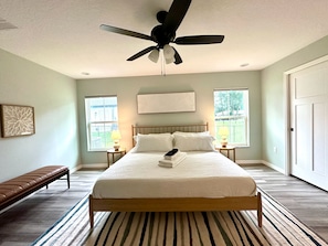 3 bedrooms, desk, iron/ironing board, free WiFi