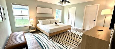 3 bedrooms, desk, iron/ironing board, free WiFi