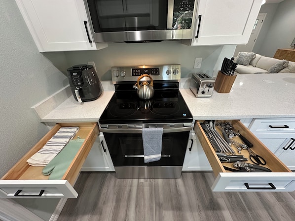 Fridge, microwave, oven, stovetop