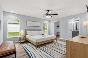 3 bedrooms, desk, iron/ironing board, free WiFi