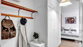 1 habitación, tabla de planchar con plancha, wifi y ropa de cama
