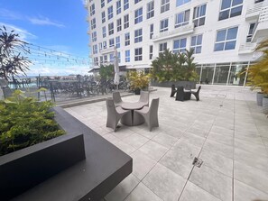 Apartamento, 2 quartos, acessível, vista para a cidade | Opções para refeição ao ar livre