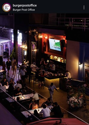 Apartamento, 2 quartos, acessível, vista para a cidade | Bar (na propriedade)