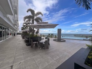 Apartamento, 2 quartos, acessível, vista para a cidade | Opções para refeição ao ar livre