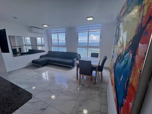 Apartamento, 2 quartos, acessível, vista para a cidade | Área de estar