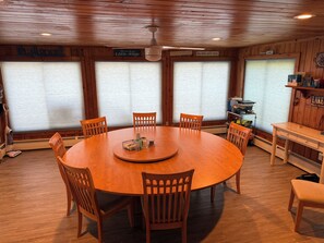 Dining - Lakefront Escape on Highland (Winchester)