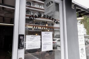 تفاصيل الفندق من الخارج