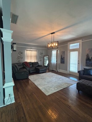 Interior - Central El Paso Charm Home (El Paso)