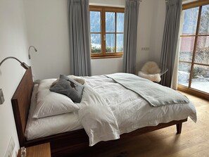 4 chambres, fer et planche à repasser, Wi-Fi, draps fournis