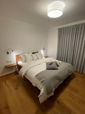 4 slaapkamers, een strijkplank/strijkijzer, wifi, beddengoed