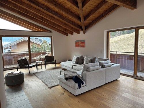 Tranquil Chalet with Mountain Views