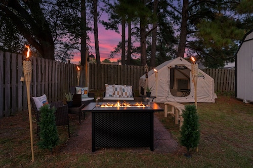 Elegant 5BR Sanctuary: Glamping Pit & Luxe Outdoor Lounge